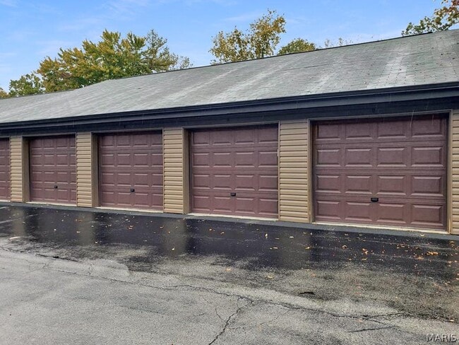 Building Photo - 13831 Amiot Dr