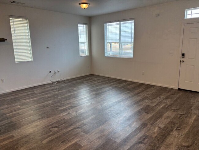 Building Photo - Lemmon Valley Townhouse