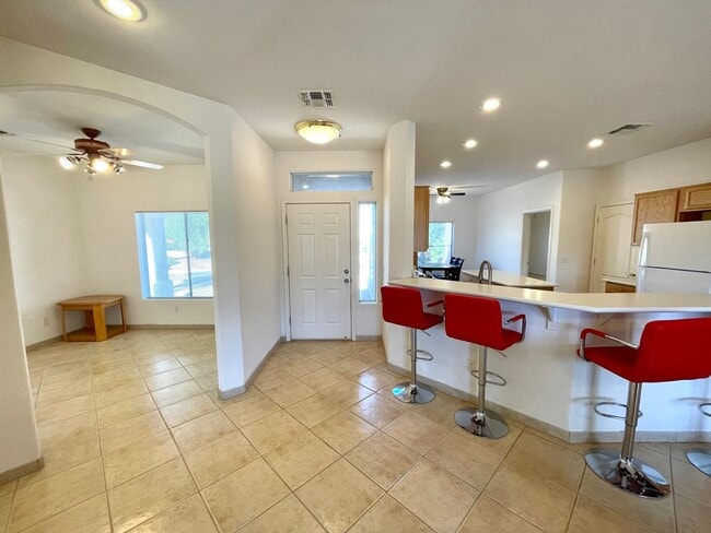 Building Photo - Large 2 Bedroom Home off the Parkway!