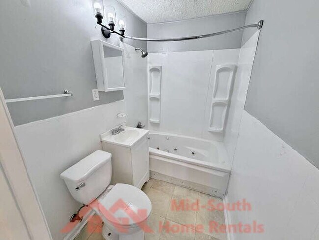 Building Photo - 2054 Benford St