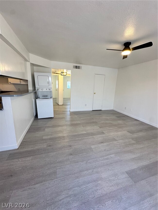 Building Photo - 4920 Stanley Ave