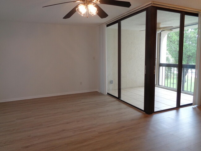 Building Photo - 950 Lavers Cir