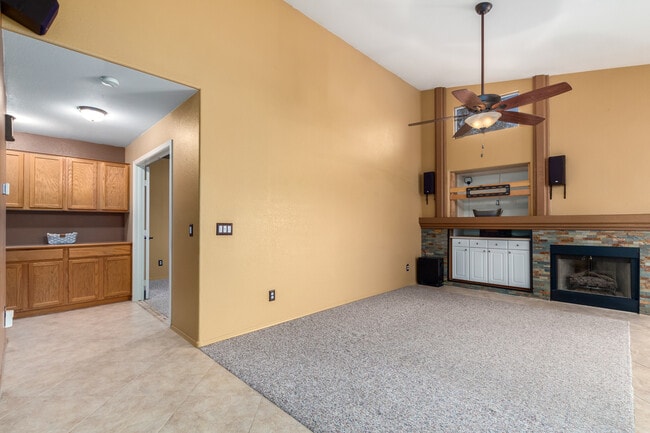 Building Photo - 9150 W Grovers Ave