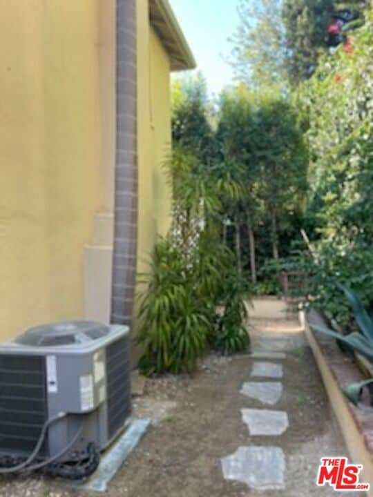 Building Photo - 8967 St Ives Dr