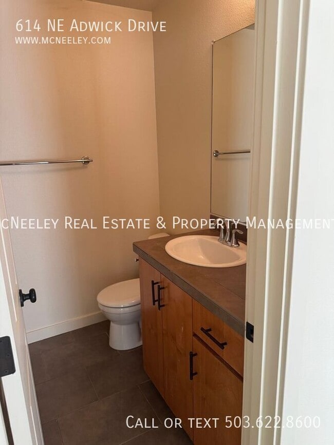 Building Photo - 614 NE Adwick Dr