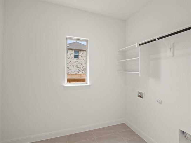 Building Photo - 100 Royal Fern Rd