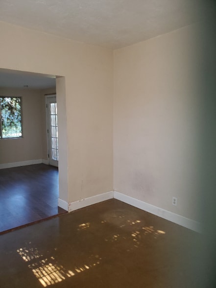 Building Photo - 2328 W Orange Dr