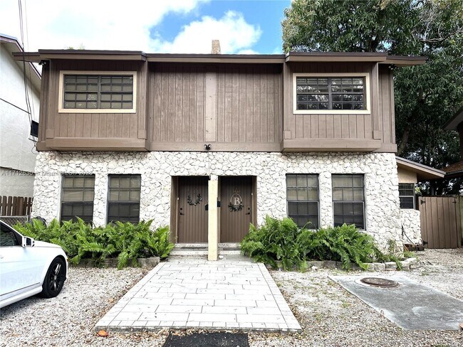 Primary Photo - 2565 NE 182nd St