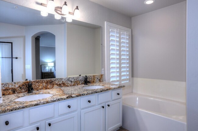 Building Photo - 10354 E Raintree Dr