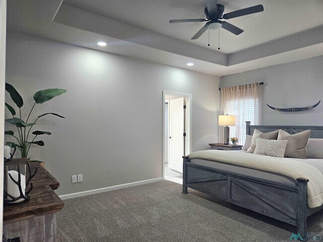 Building Photo - 510 W Dallas Ave