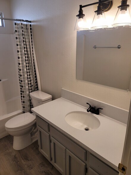 Building Photo - 1016 W Atkins Ave