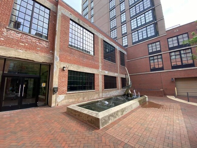 Building Photo - Lovely 1 BR + Den/1 BA Condo in Mount Vern...