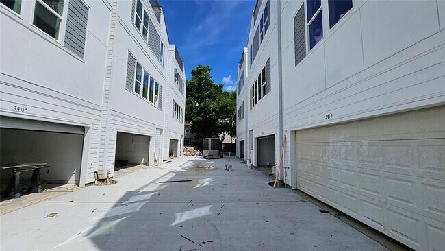 Primary Photo - 3411 St Emanuel St