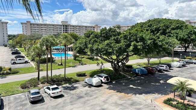 Building Photo - 2650 S Course Dr