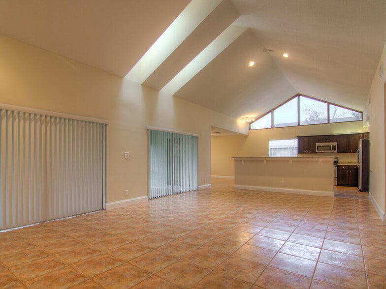 Building Photo - 13522 Exotica Ln