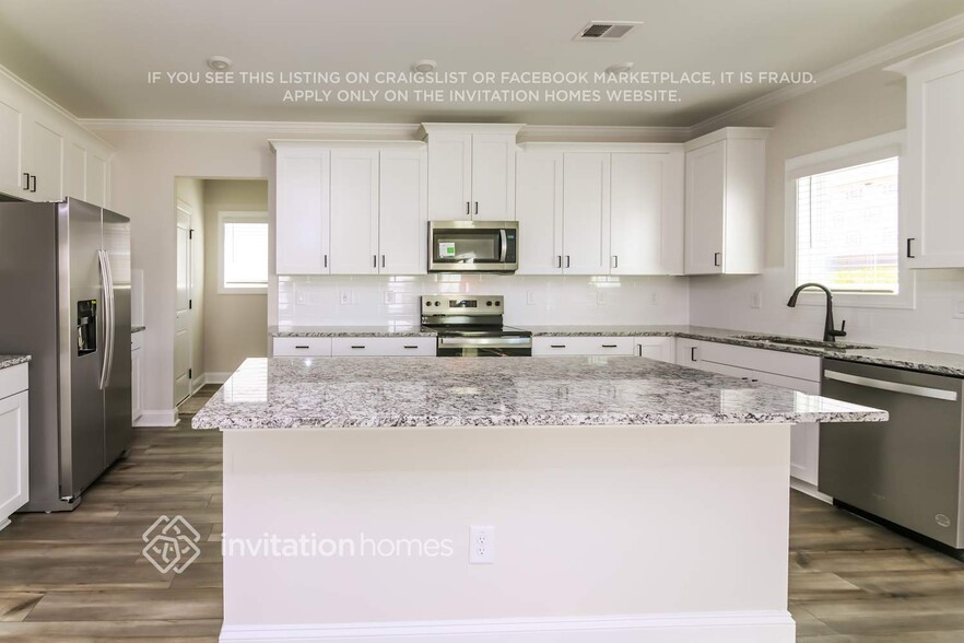 Building Photo - 508 Azalea Gaze Dr