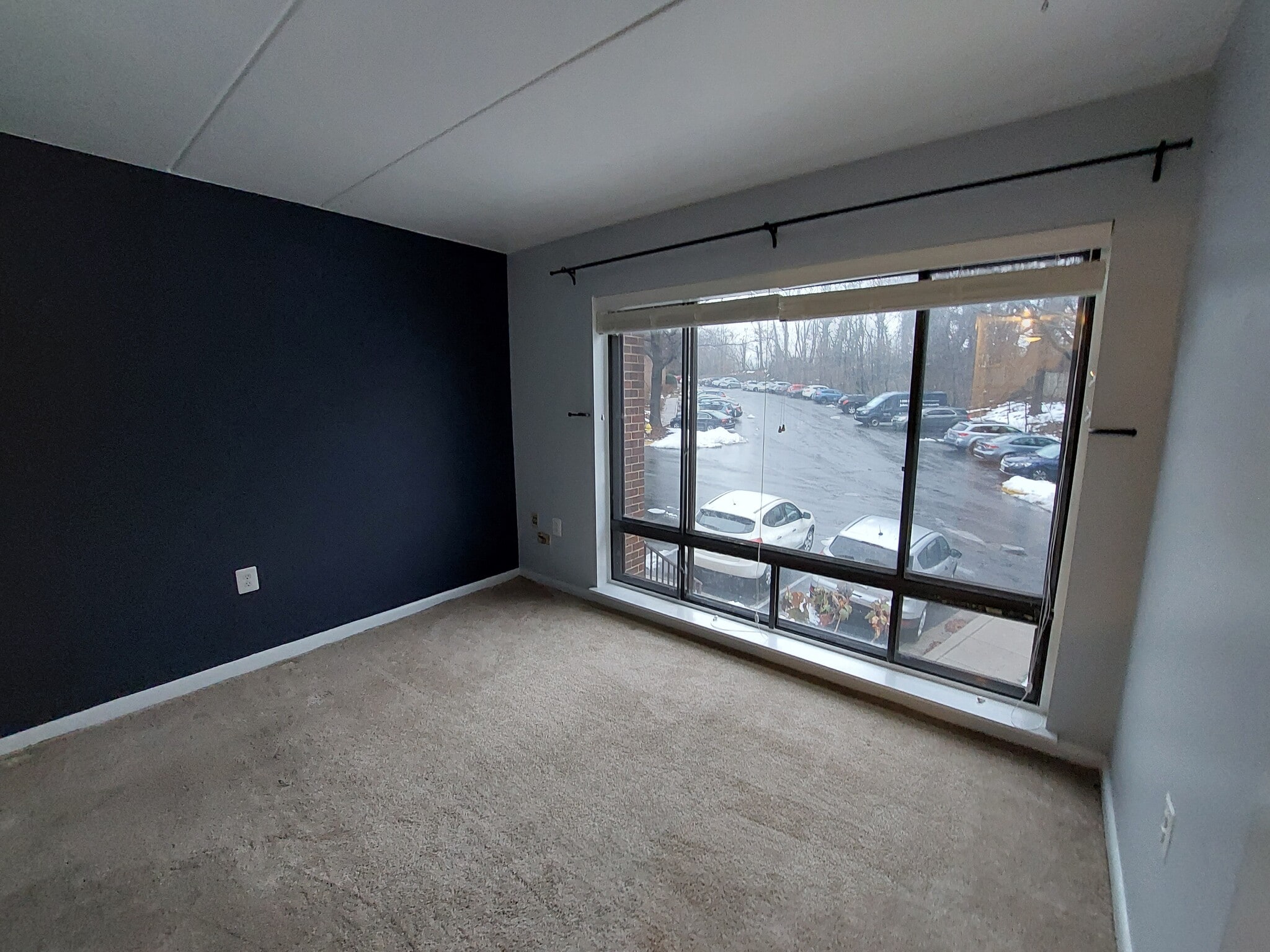 Building Photo - 100 Roberts Ln