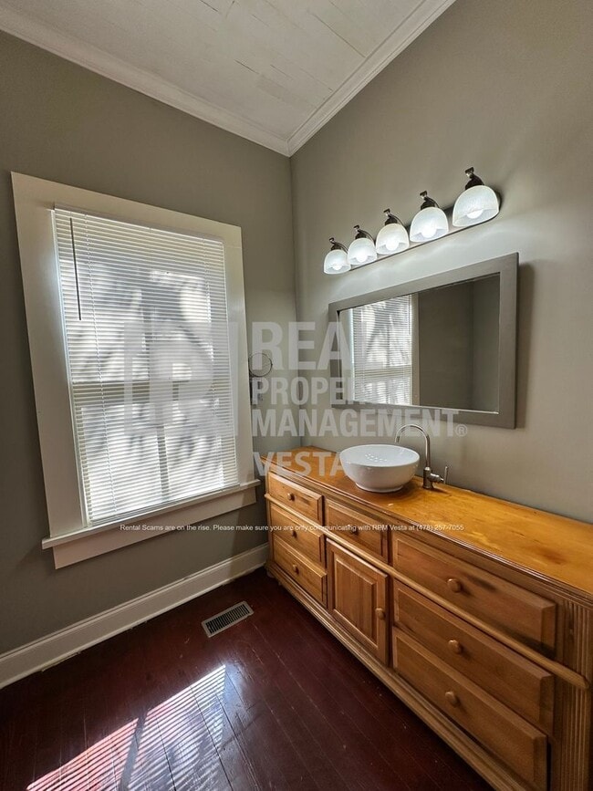 Building Photo - 1227 Calhoun St