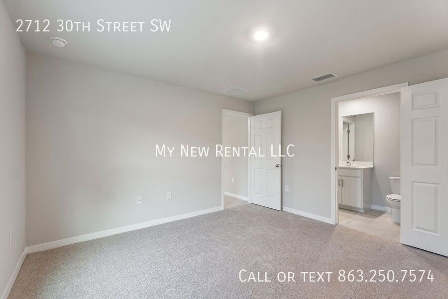 Building Photo - 2712 30th St SW