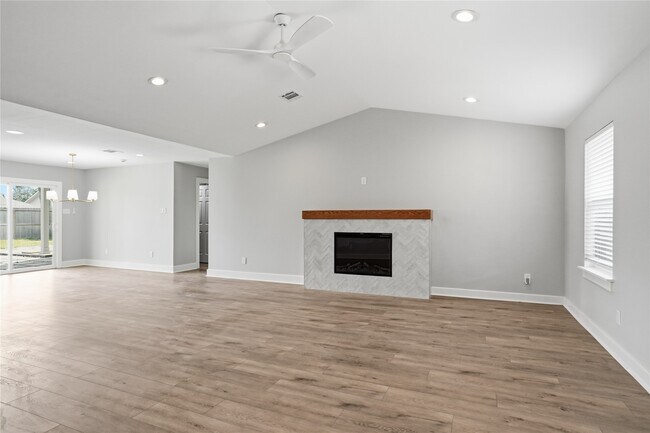 Building Photo - 10411 Londonderry Dr