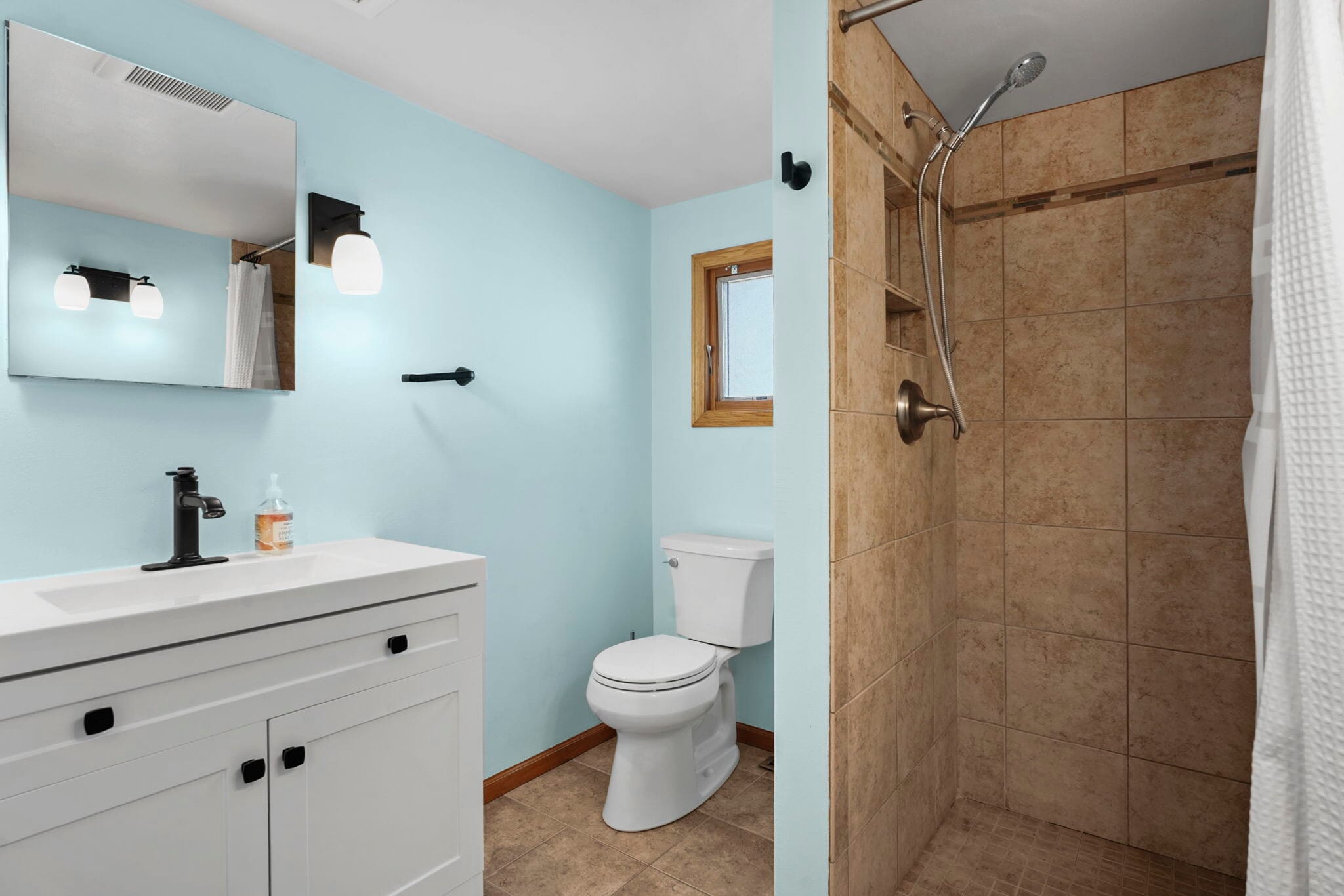 2d fl bath - 3633 Gregory St