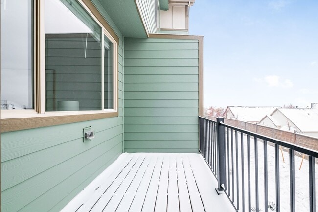 Building Photo - Spacious 3 Bedroom, 3 Bath Townhome located in Arapahoe County available for Summer Move In for t...