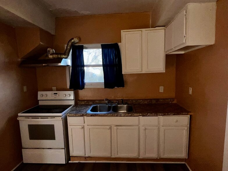 Building Photo - 914 Bullitt Ave SE