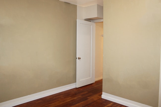 Building Photo - 278 W Ave L