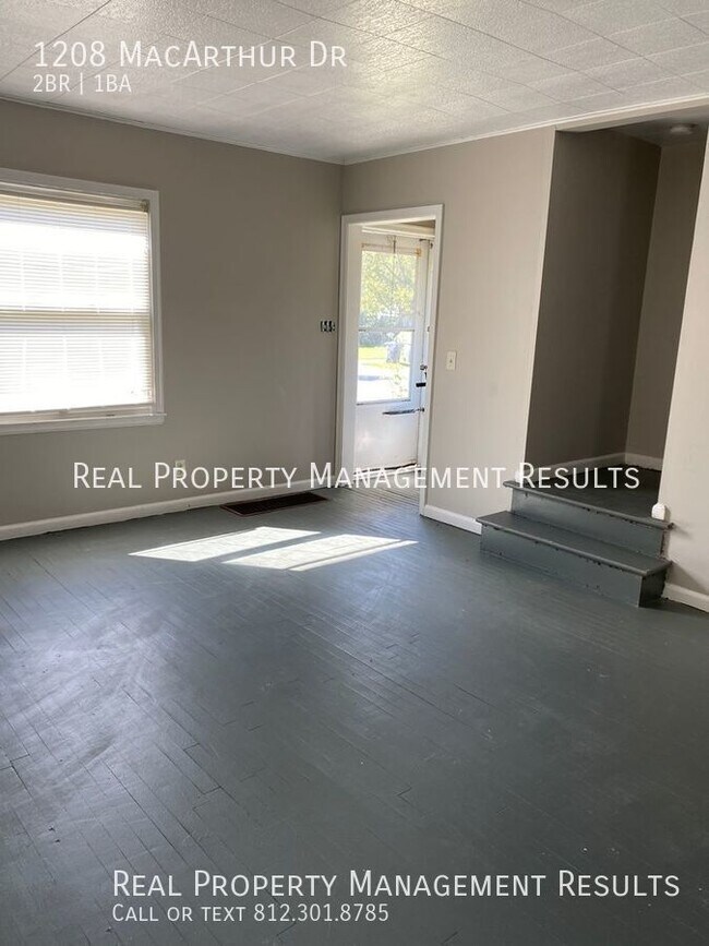 Building Photo - 2 Bedroom, 1 Bath Duplex, Eastside