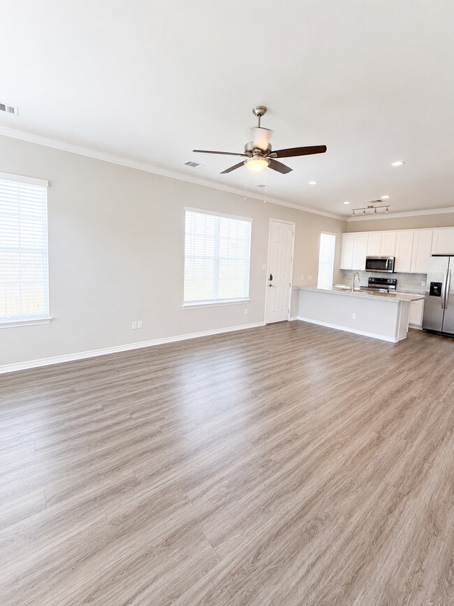Building Photo - 436 Northwood Dr