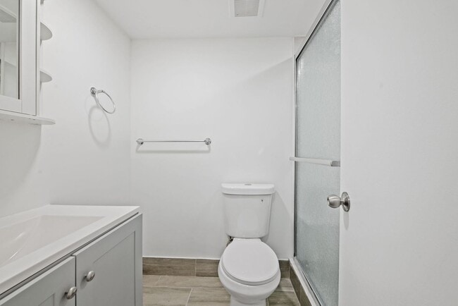 Building Photo - Fully Renovated 2 Bed / 2 Bath – Everything New!