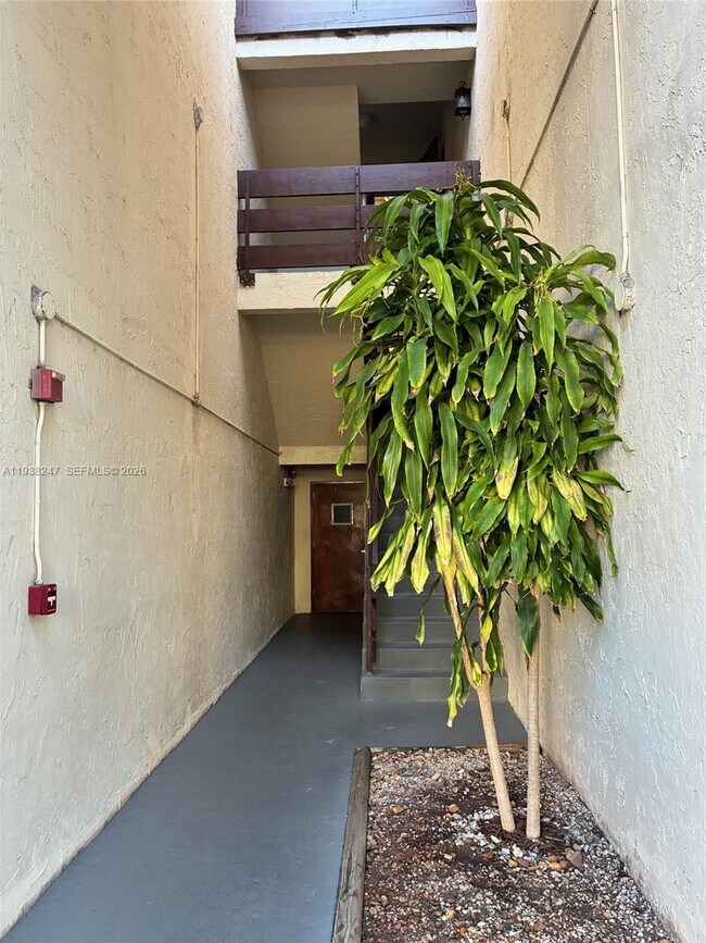 Building Photo - 9040 SW 125th Ave