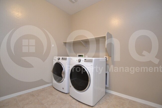 Building Photo - 14425 W Dahlia Dr