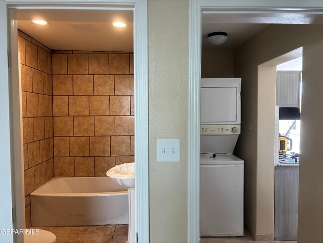 Building Photo - 3527 E Missouri Ave