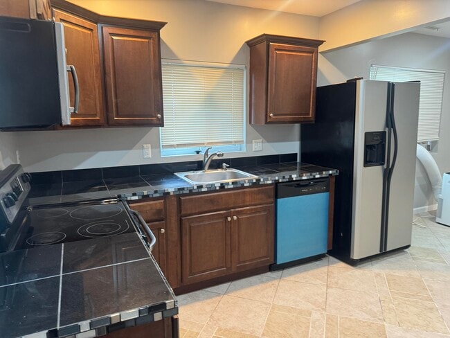 Building Photo - 28581 Brentwood St