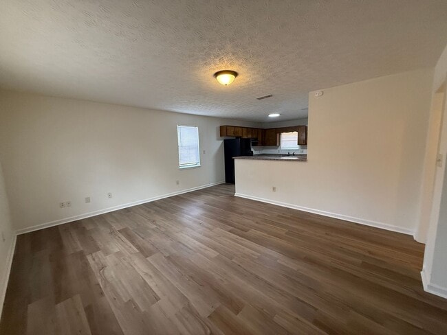 Building Photo - 110 Lake Pl