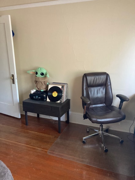 Building Photo - 1539 W Willow St