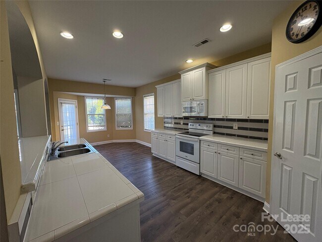 Building Photo - 118 Middleton Pl