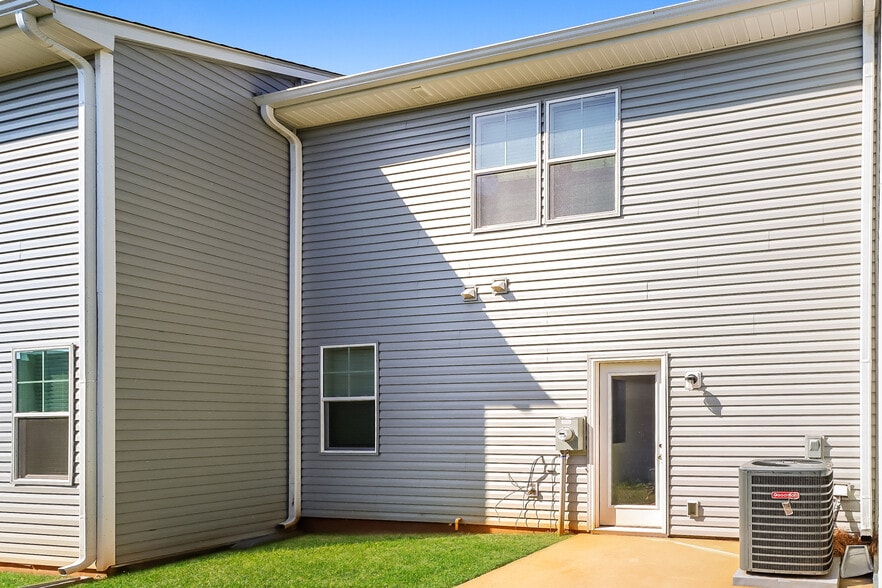 Building Photo - 929 Ranchero St