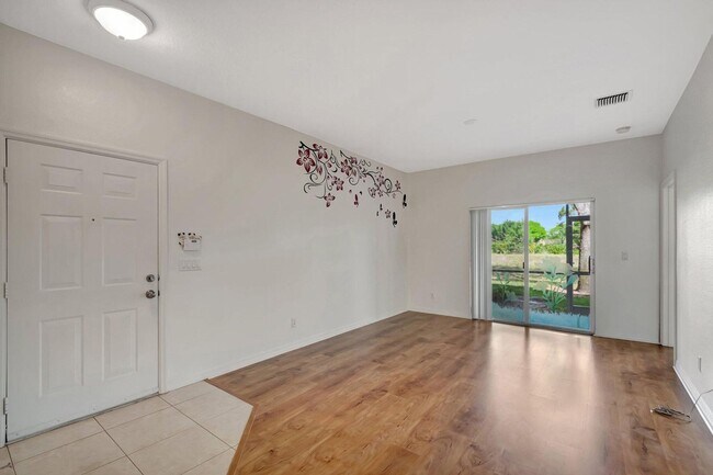 Building Photo - 3070 Grandiflora Dr