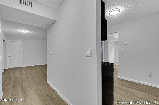 Building Photo - 93 Diane Dr
