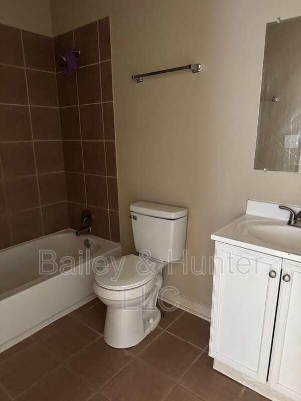 Building Photo - 218 Crumley St SW