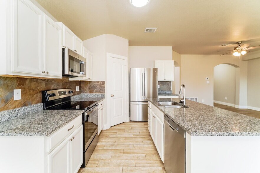 Building Photo - 1545 Birmingham Dr