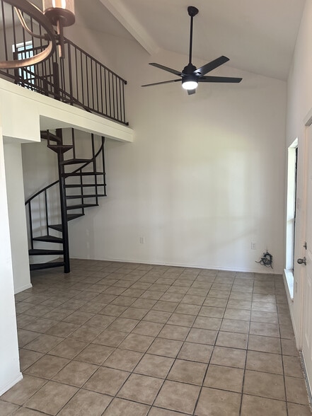 Building Photo - 1300 Louise St