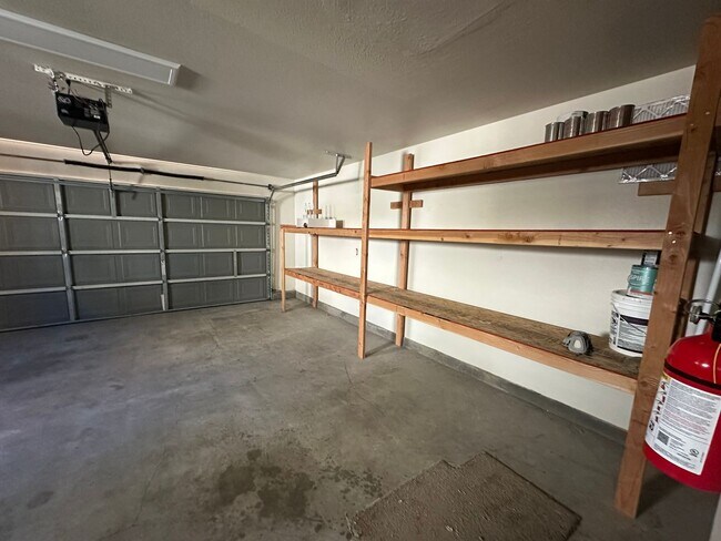 Building Photo - 1690 Spring Hill Dr