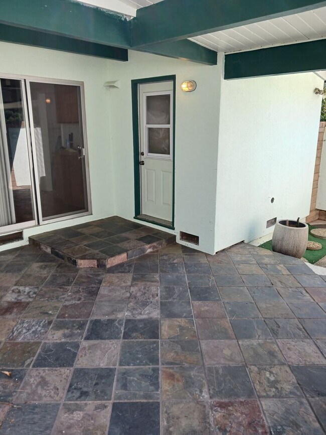 Building Photo - Duplex for RENT!