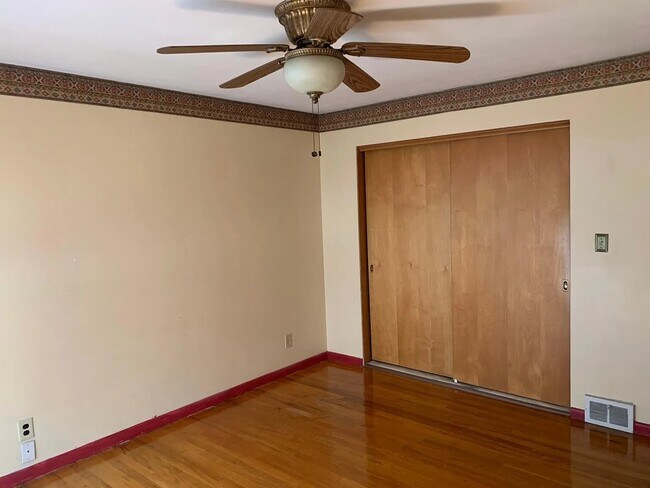 Building Photo - 3137 Belmont Ave