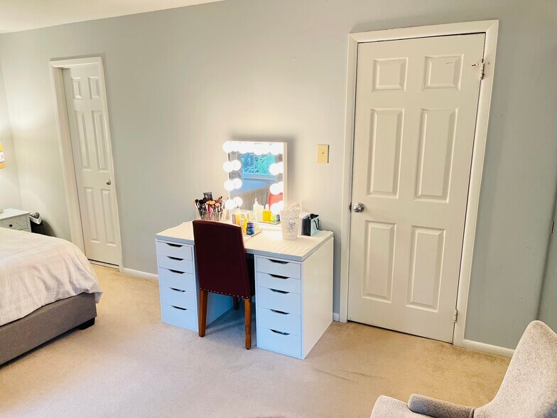 Building Photo - 16 Mateus Way