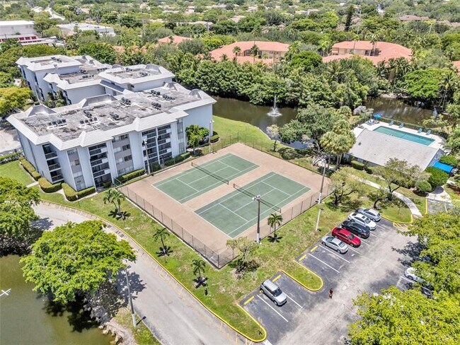 Building Photo - 721 N Pine Island Rd