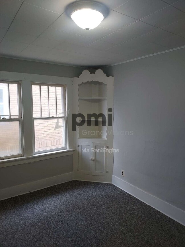 Building Photo - 2143 E Wood St